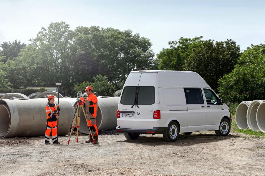  Volkswagen Transporter Van High Roof 2015 года  (фото 2 из 7)